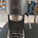 De'Longhi Dedica Style pusiau automatinis kavos aparatas (Neveikia)
